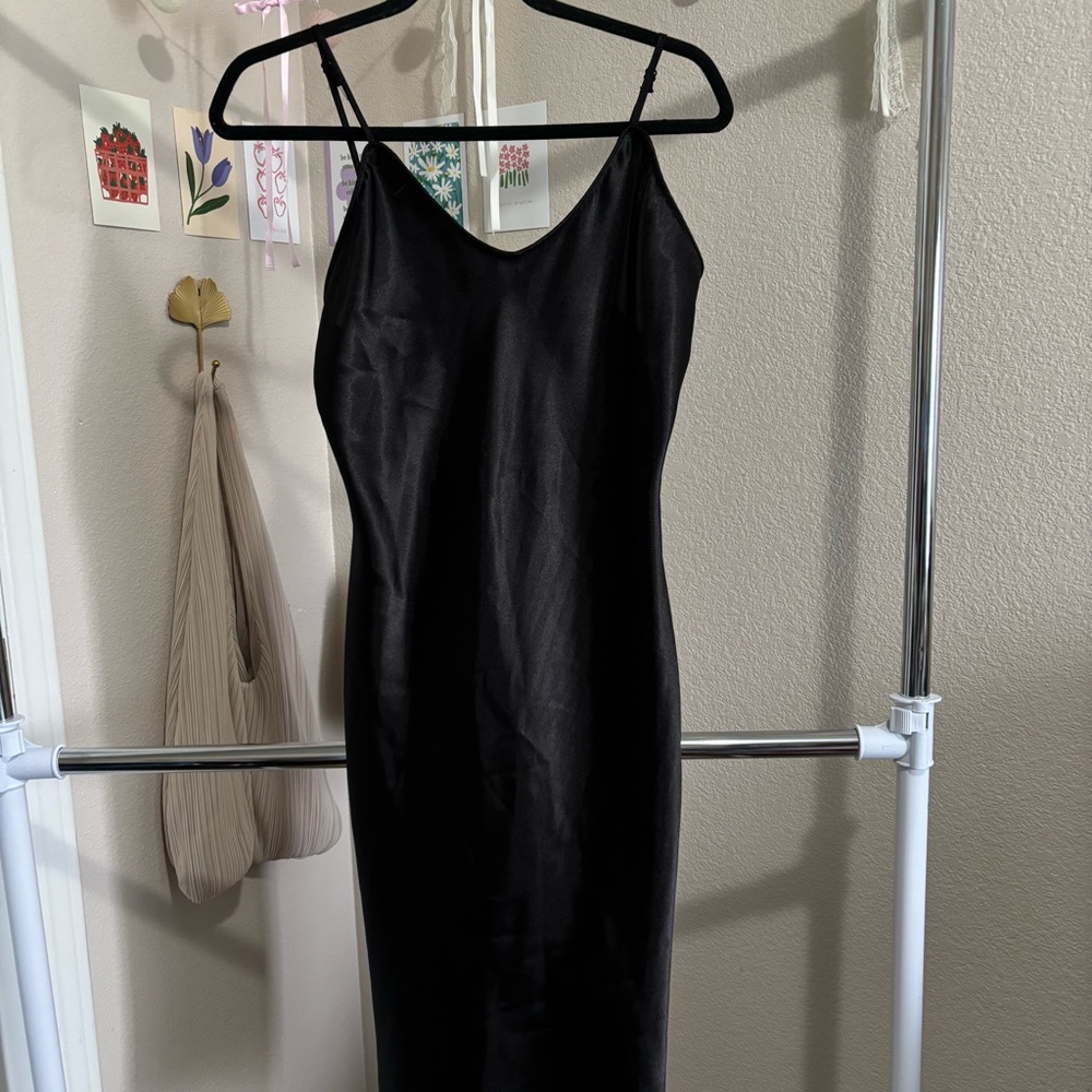 ୨୧ ・゚✧ Bebe V Neck Satin Slip Dress NWOT - Picture 4 of 7